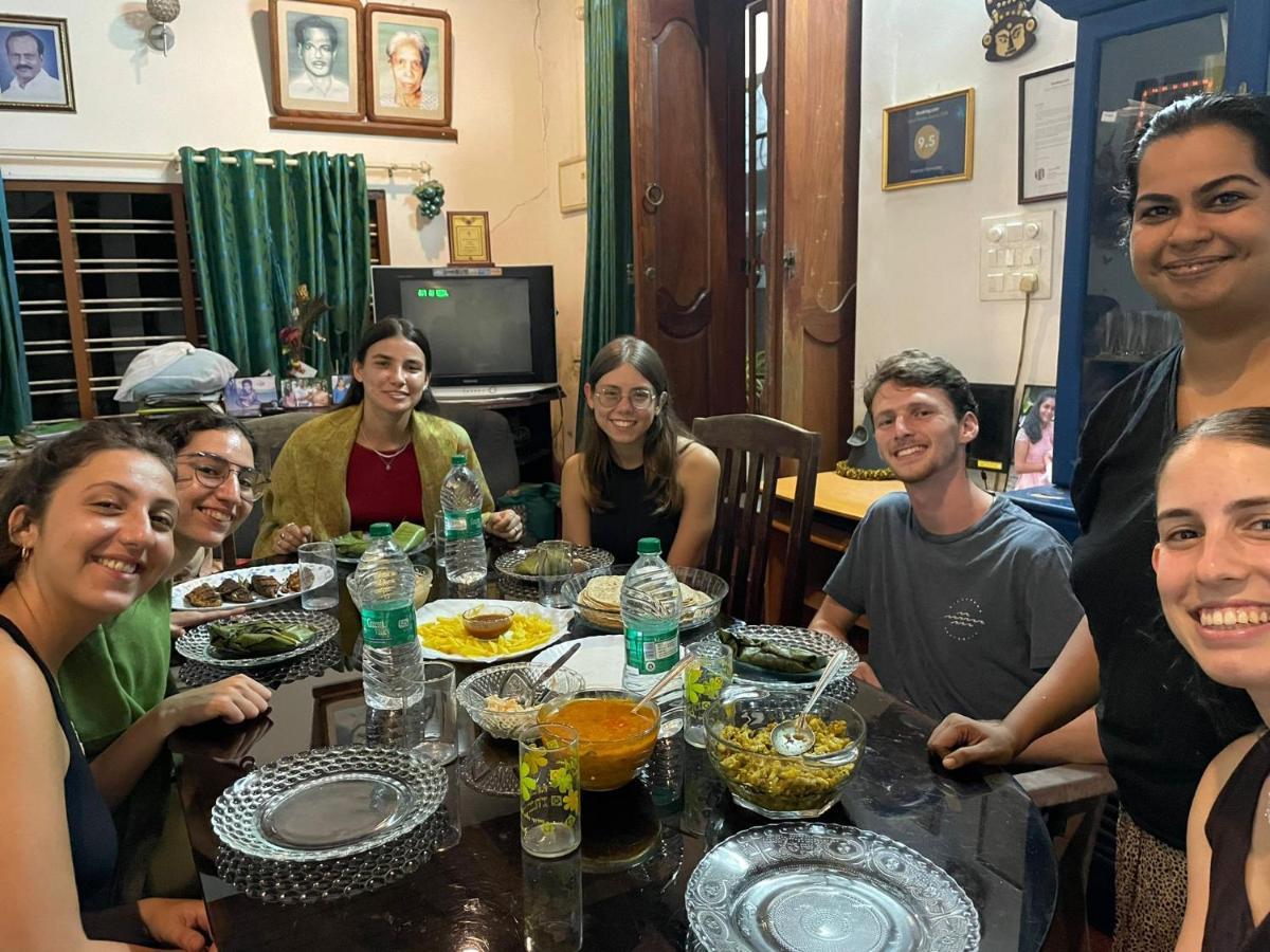 Aleenas Homestay Kochi Extérieur photo